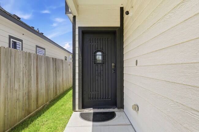 Photo - 8419 Observatory St