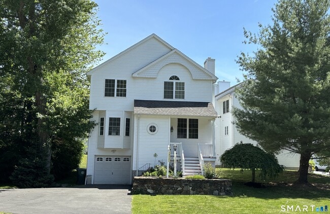 Building Photo - 1260 Cutspring Rd Unit 1260
