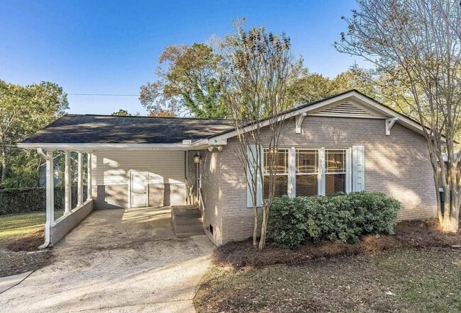 Building Photo - Located in the heart of Downtown Columbia with close proximity to the Broad River