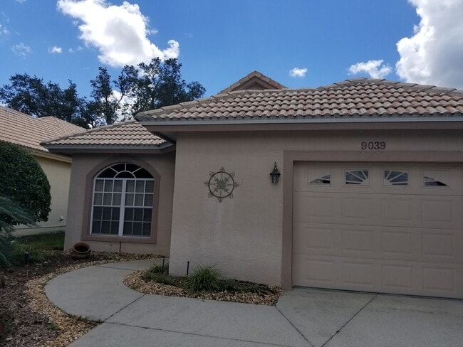 Photo - 2.2 w bonus room