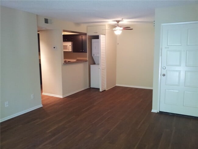 Photo - 987 E Del Mar Blvd Unidad 7