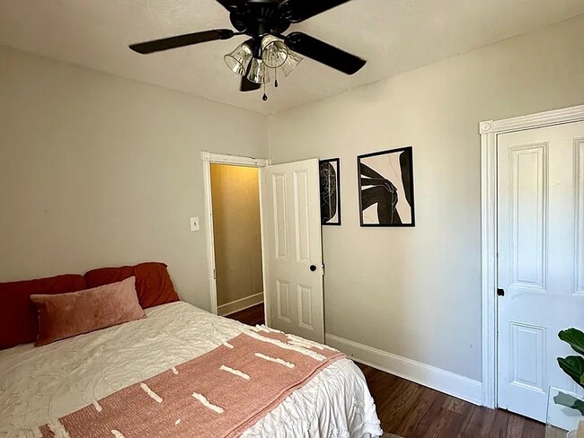 Building Photo - 4424 Fleming St Rental