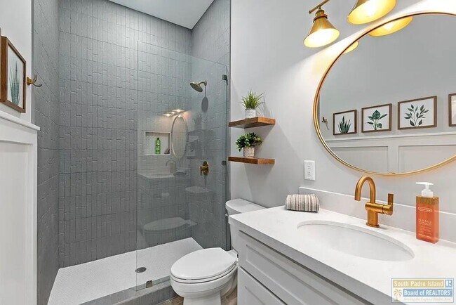 Photo - 211 W Mesquite St