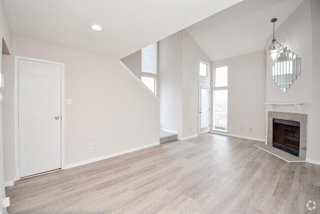 Building Photo - 10855 Meadowglen Ln Unit 721 Rental