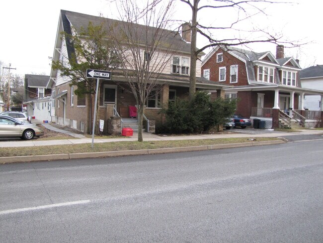 outside - 622 W Beaver Ave Apartments Unit 622