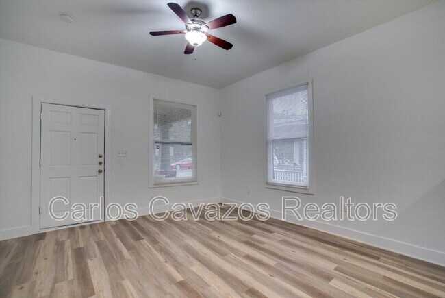 Photo - 5513 Victor St