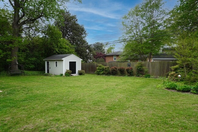 Photo - 2405 Kenmore Rd