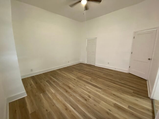 Building Photo - 519 N 20th St Unit 2