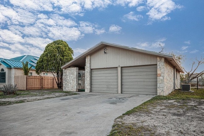 Photo - 117 Philemon Dr House