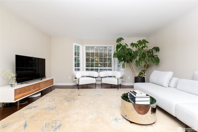 Photo - 4Bd/2.5Ba Kirkland Home