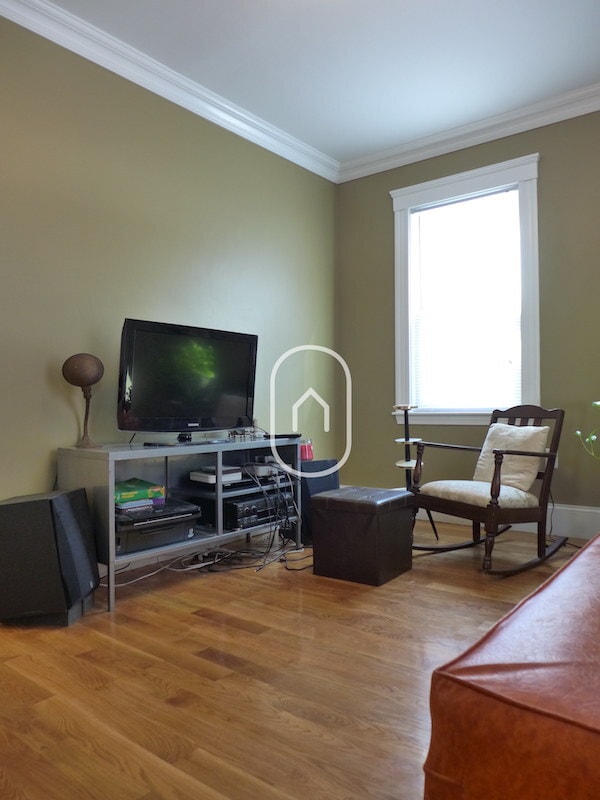 Photo - 203 Hillside St