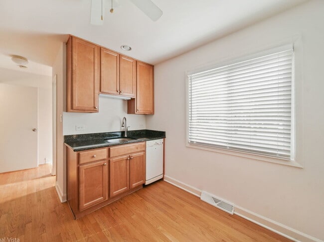 Photo - 482 E Vallette St