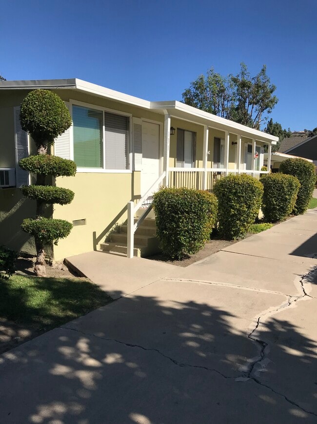 Building Photo - 131 S Solana Dr Unit Apartment