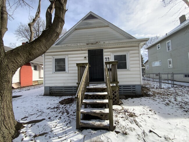 Building Photo - 11 Cronkhite Ave Rental