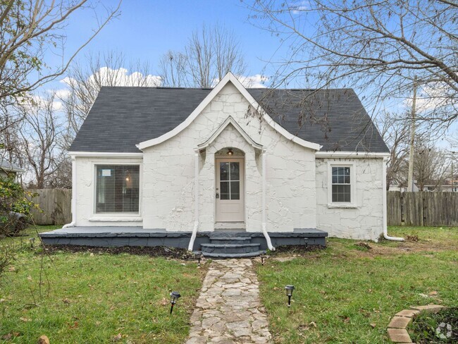 Building Photo - Beautiful, quaint, and charming 4 bd cotta... Rental