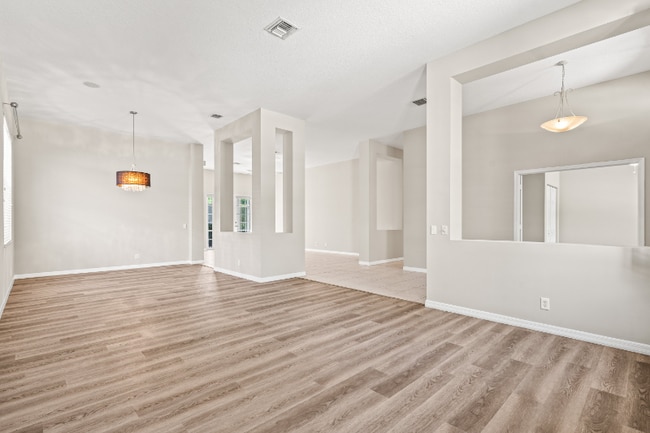 Photo - 1366 Crossbill Ct