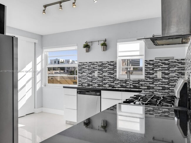 Photo - 525 Meridian Ave Unit 307