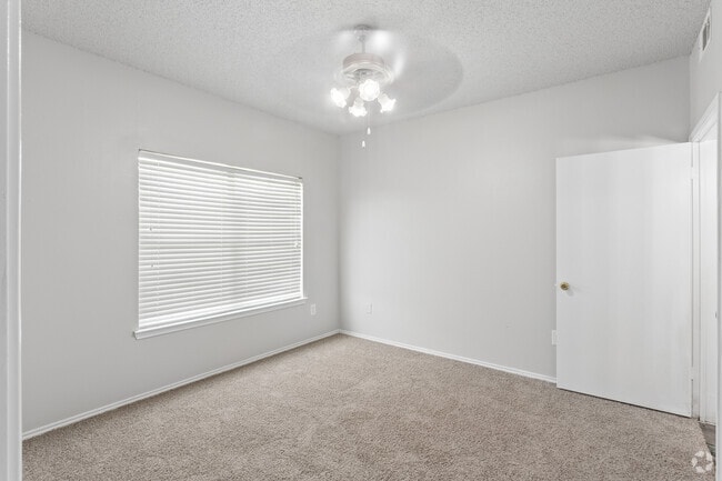 1BR, 1BA - 690SF - Bedroom