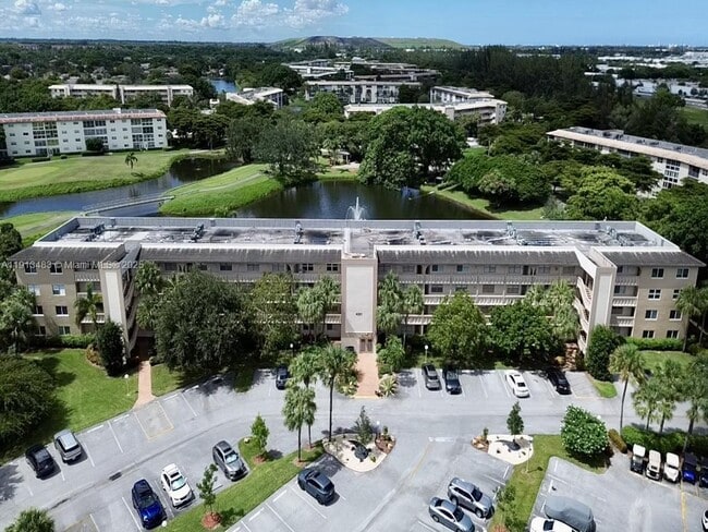 Building Photo - 4301 Martinique Cir Unit E4