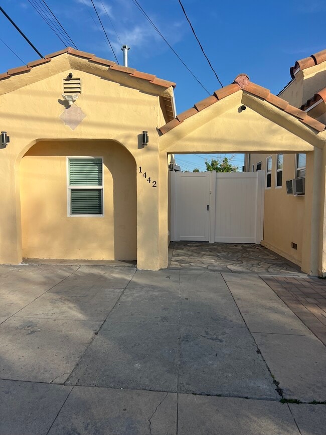 Photo - 1444 Alvira St