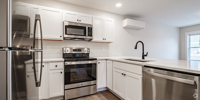 Building Photo - 12 S Bridgton Rd Unit 12 Rental