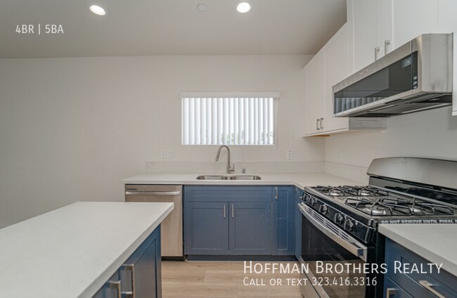 Photo - 204 E 29th St