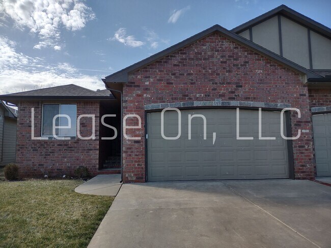 Building Photo - 7453/57 Summerside Unit 7453 Summerside