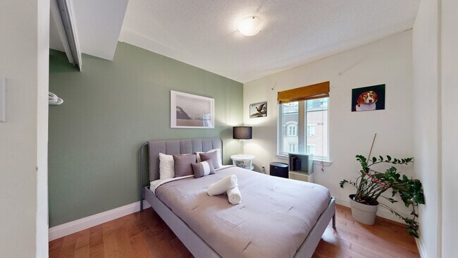 Photo - 30 Western Battery Rd Unit SI ID1504459P