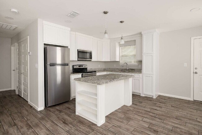 Photo - "Spacious 3-Bed Oasis with Granite Elegance in Weslaco!" Unidad 2,