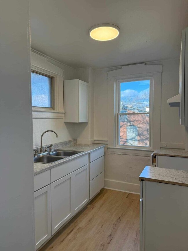 Photo - MASSIVE 4 bedroom, 2 bathroom house. RENOVATED