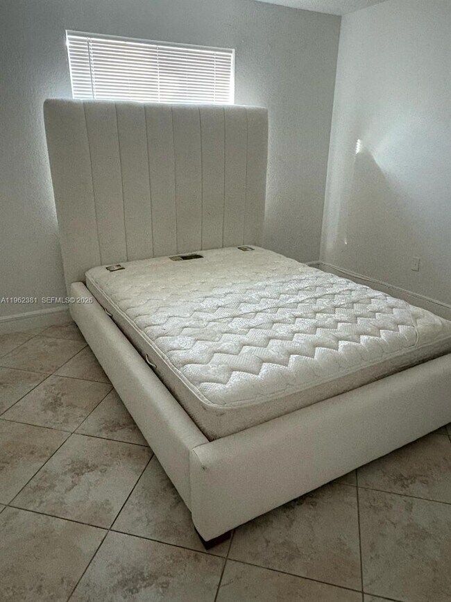 Building Photo - 14830 Naranja Lakes Blvd Unit A1J