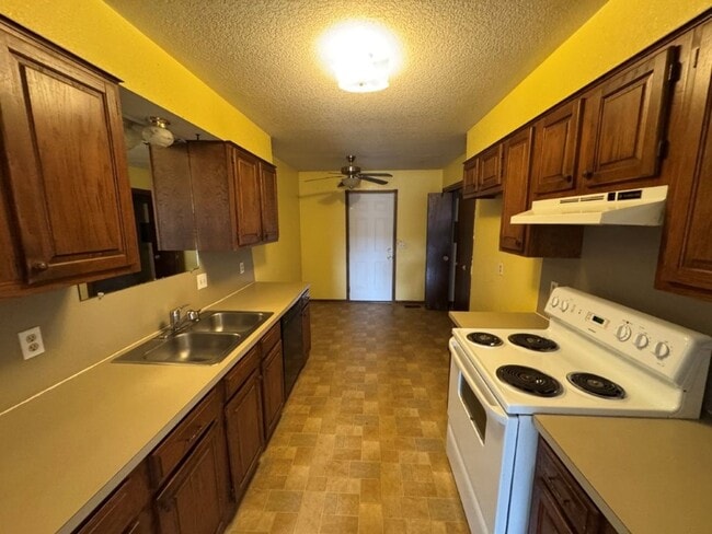 Photo - 2 bed one bath duplex in Mustang, convenie...