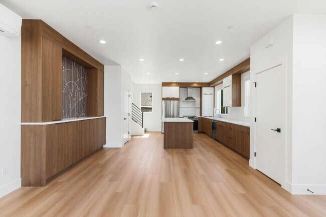 Photo - 108 6th St South