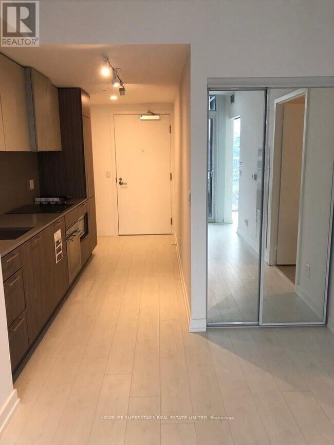 Photo - 19 Western Battery Rd Unité Ph1