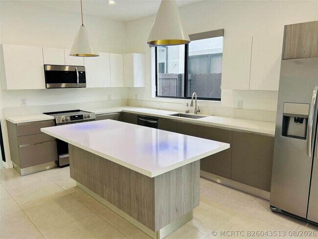 310 SW 9th St