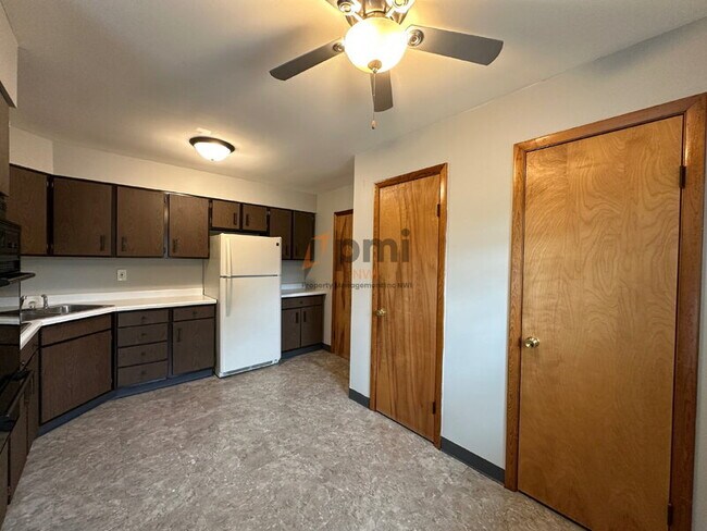 Photo - 660 N Hobart Rd Unit Apt 5