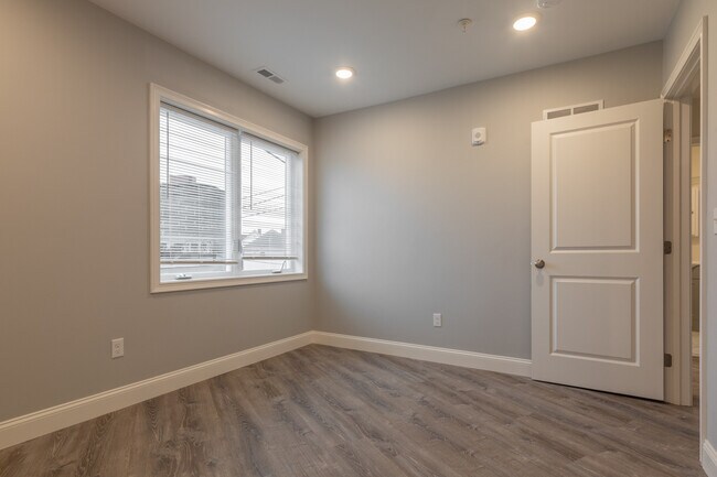 Living Room - 219 Waterman St Unidad 204