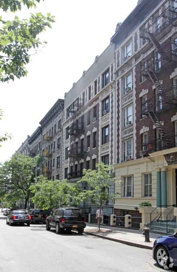 Primary Photo - 712-714 W 180th St Apartments