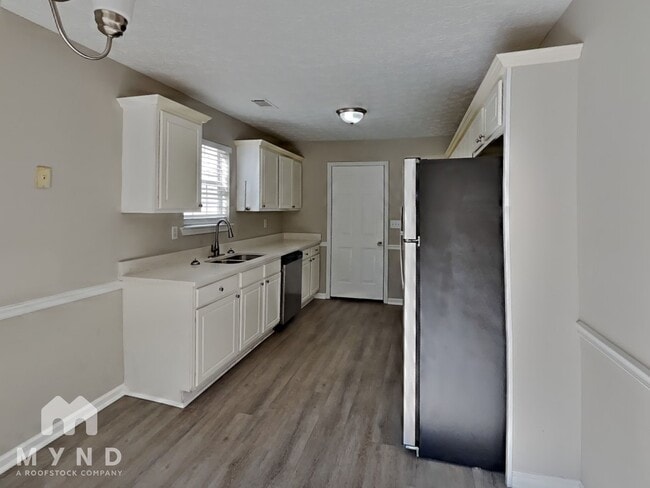 Photo - 301 Lacebark Ln