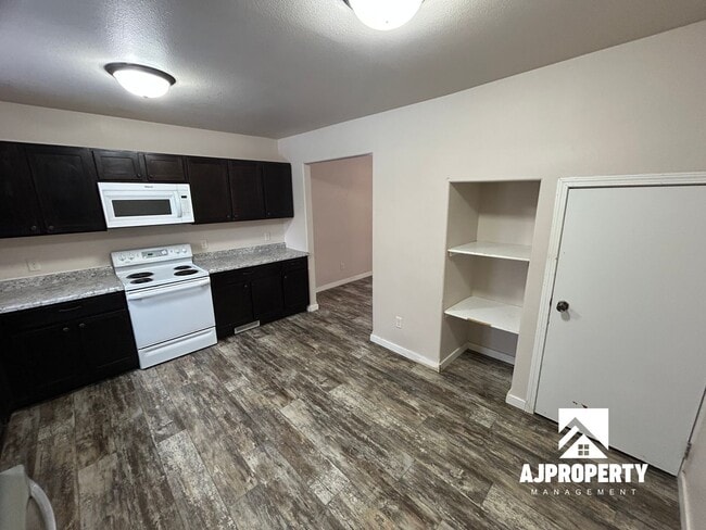 Photo - 214 W Russell St