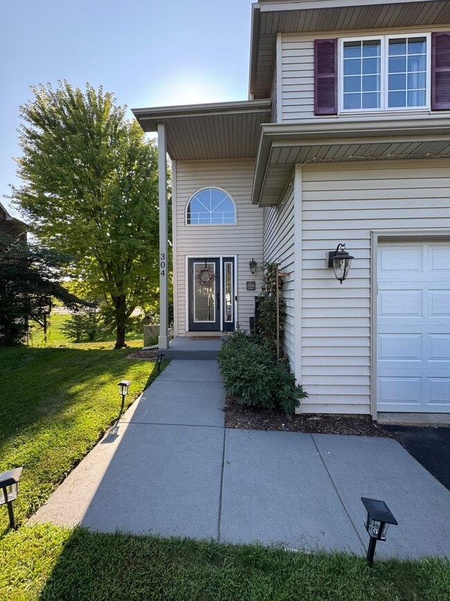 Photo - 304 Sibley St