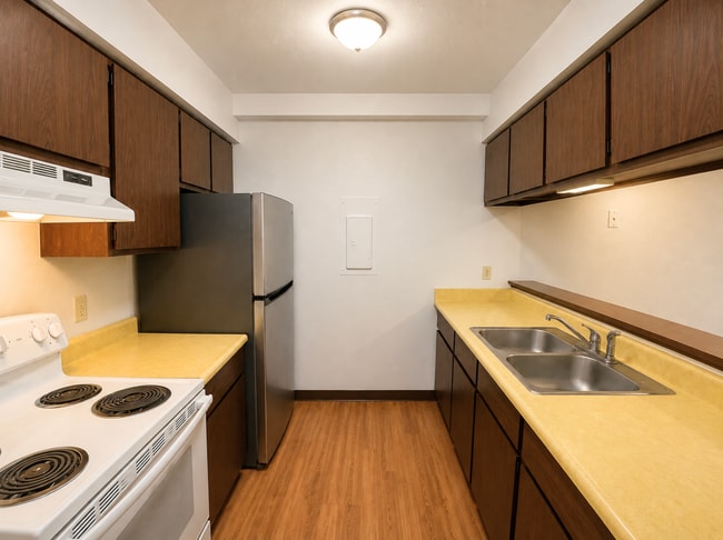 Building Photo - 938 Farnham St Unit 3