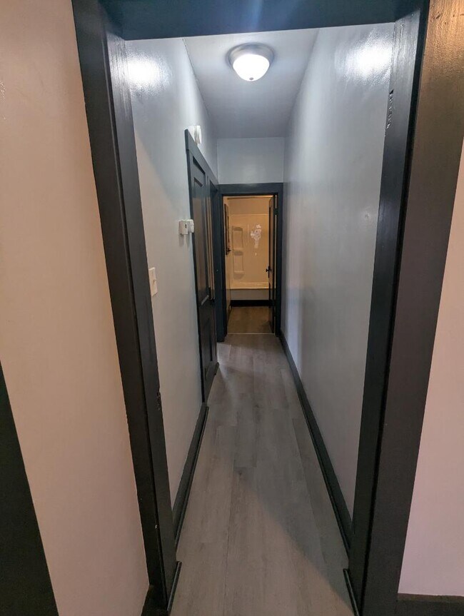211 W 10th Ave