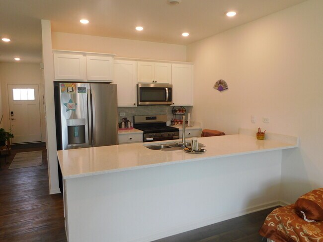 Photo - 944 Darwin St