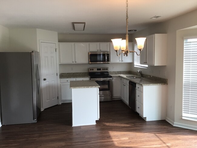 Photo - 1284 Candora St
