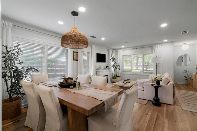 Building Photo - 3004 Oakmont Blvd Rental