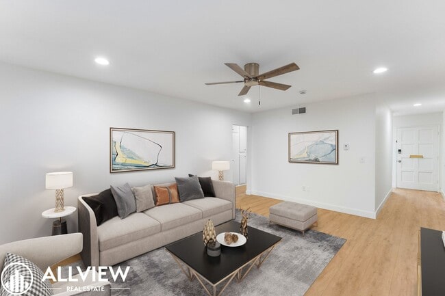 Building Photo - 16651 Tunstall Ln Unit 2