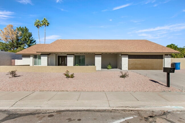 Building Photo - 1926 E Diamond Dr Rental