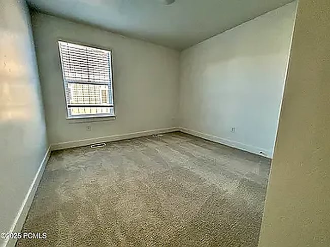 2528 N Wildflower Ln