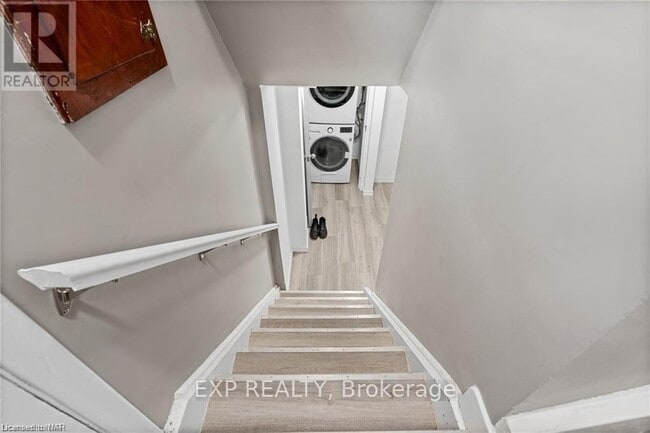 Photo - 92 Margery Ave